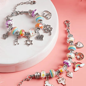 Kit de bracelet et charms pour enfants avec 64 pièces - Un bijou qui est un jeu amusant pour votre fille