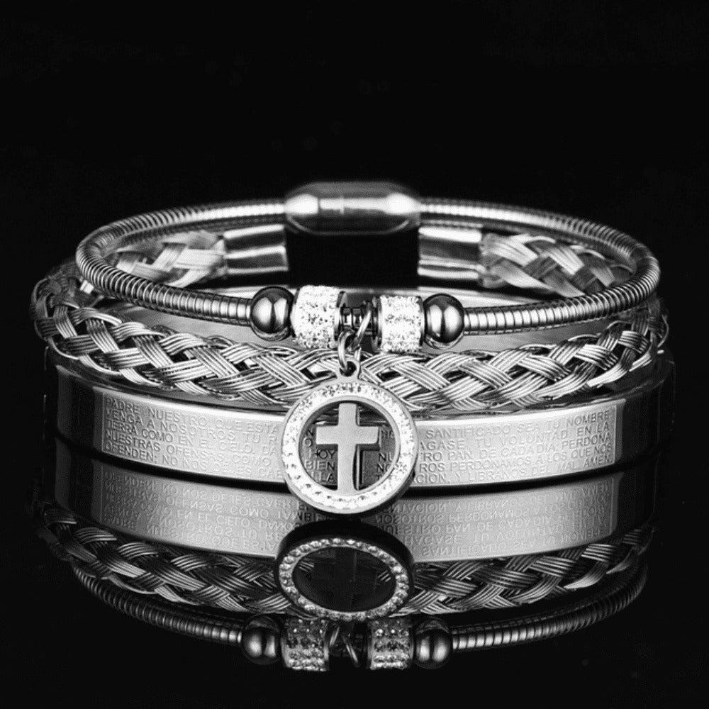 Kit de 3 bracelets masculins; Bracelets avec prière Notre Père; Bijoux sertis de zirconie AAA; Accessoires élégants pour hommes; Bracelets religieux avec style; Mode masculine inspirée de la spiritualité; Bijoux en zirconie de haute qualité; Cadeau significatif pour les hommes; Bracelets avec message spirituel; Style chic et moderne; Collection de bijoux pour hommes; Bracelets de foi et d’élégance; Accessoires à porter au quotidien;