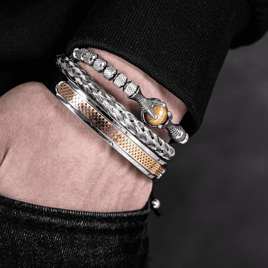 Kit de bracelets masculins; Bracelets pour hommes luxueux; Bijoux élégants pour hommes; Ensemble de bracelets tendance; Style raffiné pour hommes; Bracelets masculins en acier inoxydable; Accessoires de mode pour hommes; Cadeau parfait pour hommes; Bracelets en cuir et métal; Kit de bijoux pour hommes; Accessoires masculins sophistiqués; Mode masculine avec bracelets; Bracelets pour un look chic et moderne; Ensemble de bracelets en or et argent;