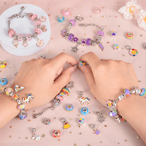 Kit de bracelet et charms pour enfants avec 64 pièces - Un bijou qui est un jeu amusant pour votre fille