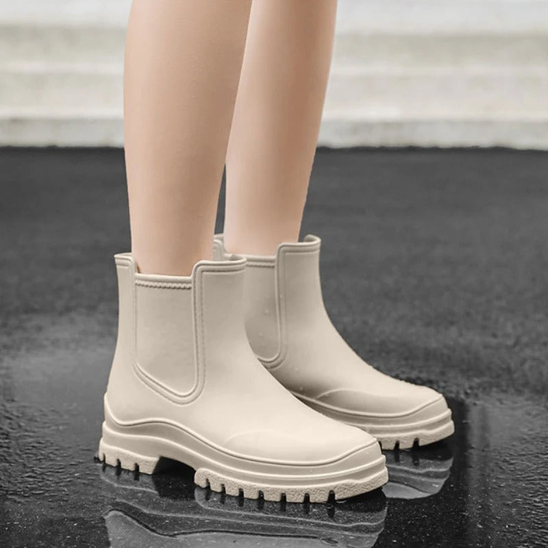 Bottes d'Hiver pour Femmes : Style Imperméable et Tendance 2024