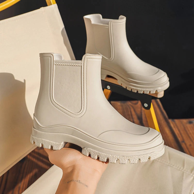 Bottes d'Hiver pour Femmes : Style Imperméable et Tendance 2024